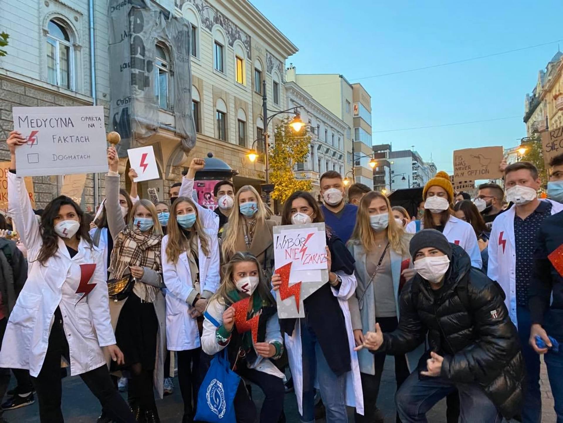 strajk kobiet - zdjęcie studentów