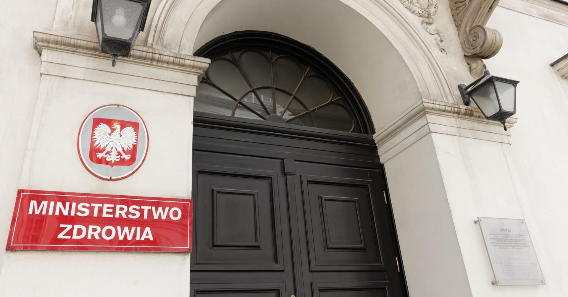 Czy resort zdrowia stworzy program wsparcia dla młodych lekarzy na stażu?