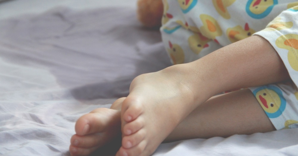 Moczenie nocne u dzieci – kiedy to etap rozwoju, a kiedy objaw poważniejszego problemu?