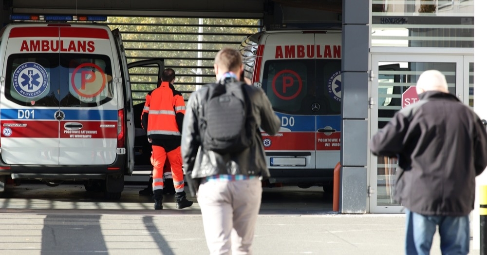 Koniec z kolejkami karetek przed szpitalami – nowe standardy dla SOR-ów