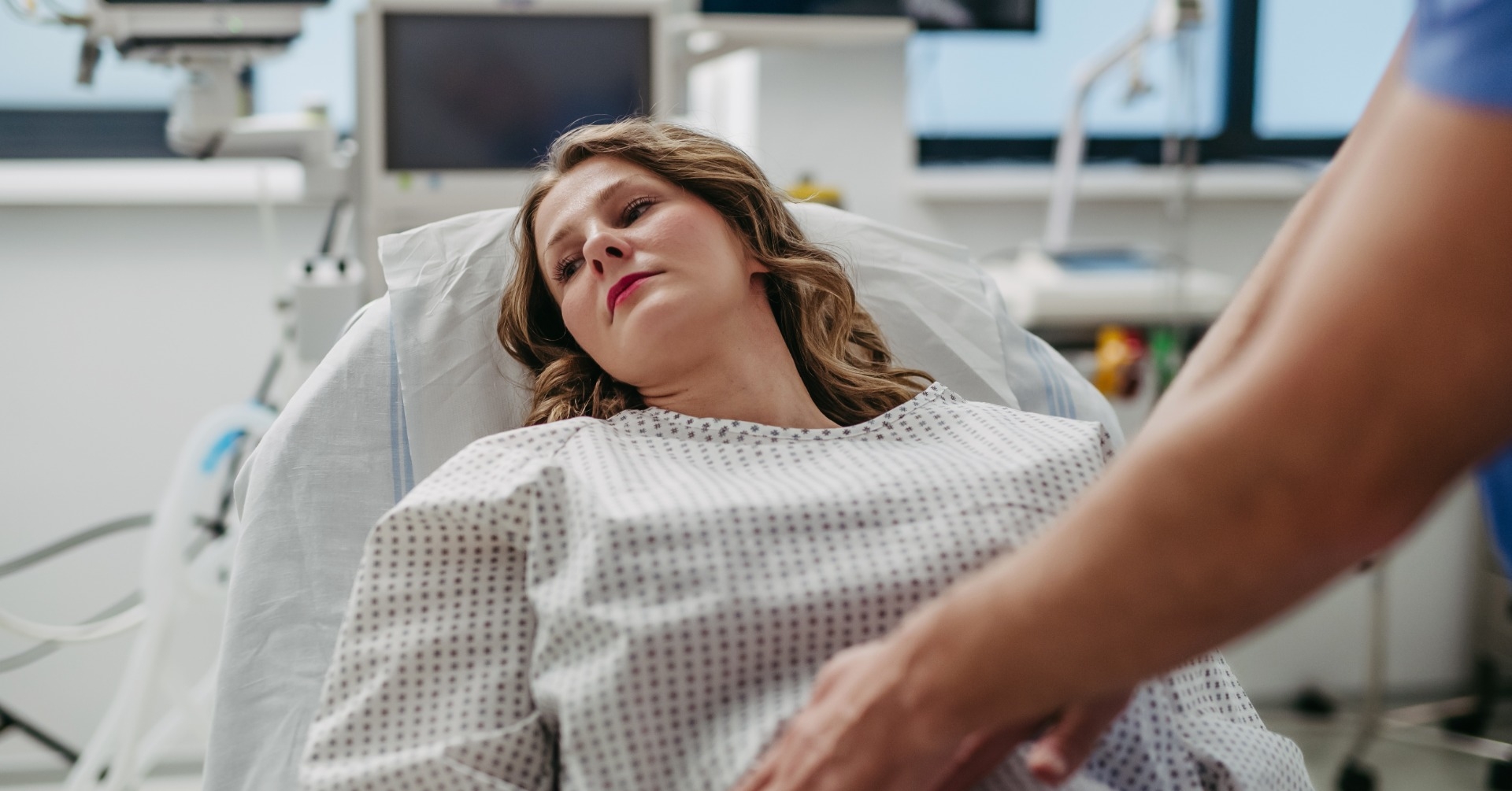 411 legalnych aborcji w pół roku – najnowsze statystyki NFZ