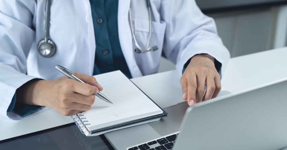 Błędy przy przepisywaniu inhibitorów pompy protonowej – jak ich unikać?