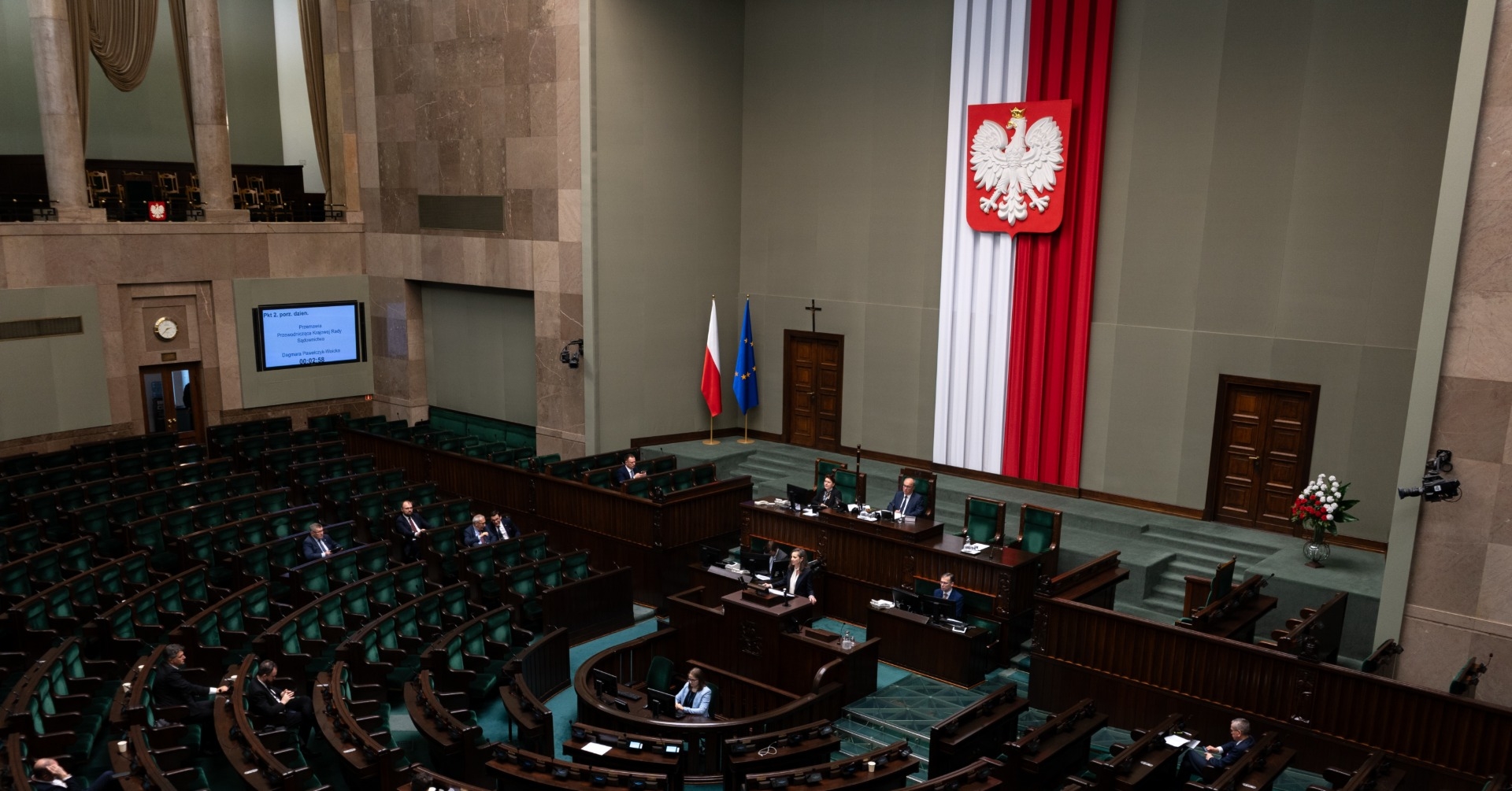 Surowsze kary za ataki na medyków. Sejm przyjął nowelizację kodeksów