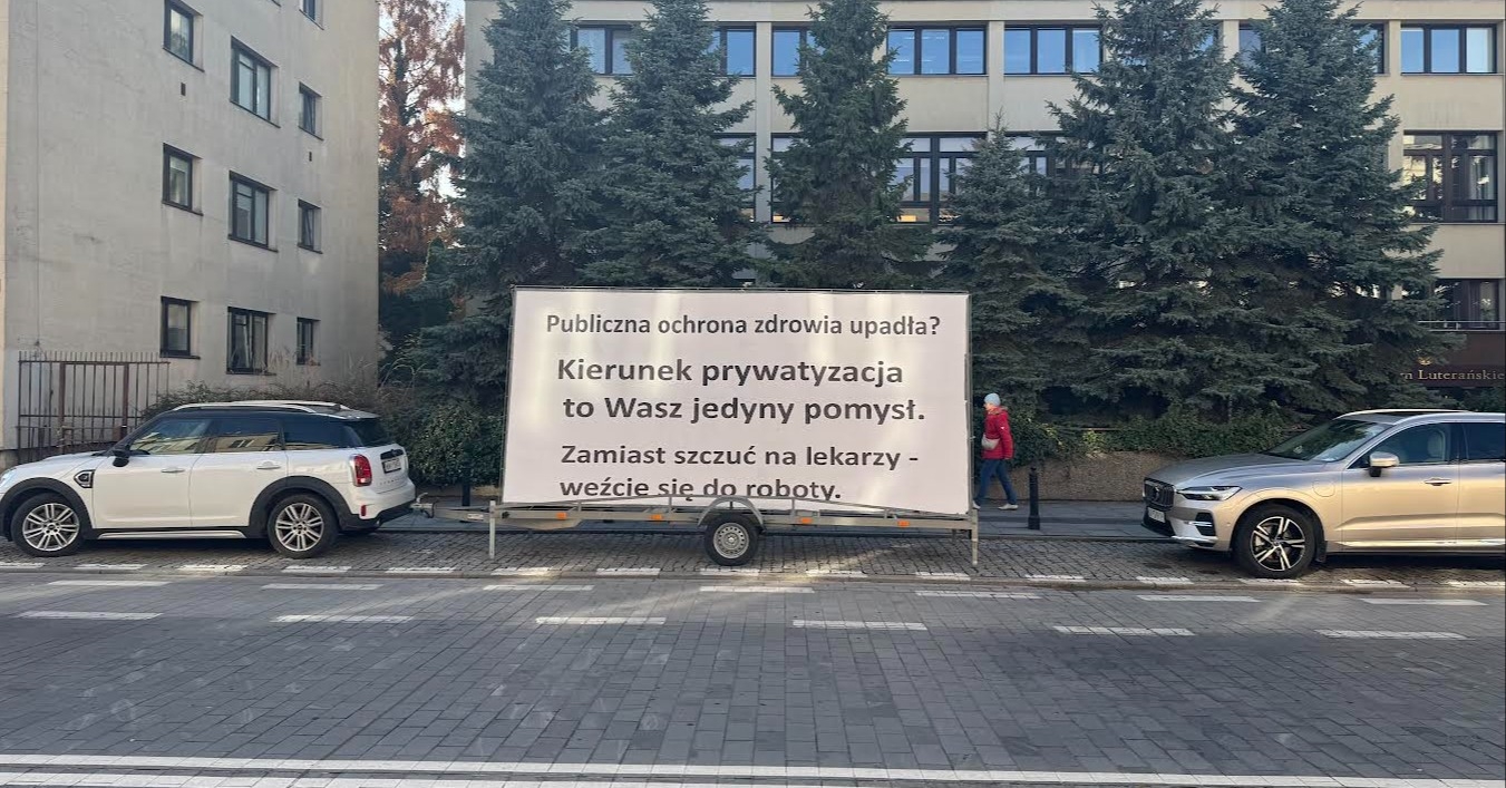 Drugi baner NIL przed Ministerstwem Zdrowia