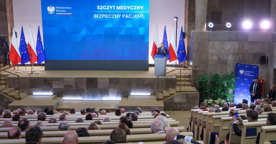 Dwa szczyty, jeden system. Lekarze oceniają polityczne propozycje dla ochrony zdrowia