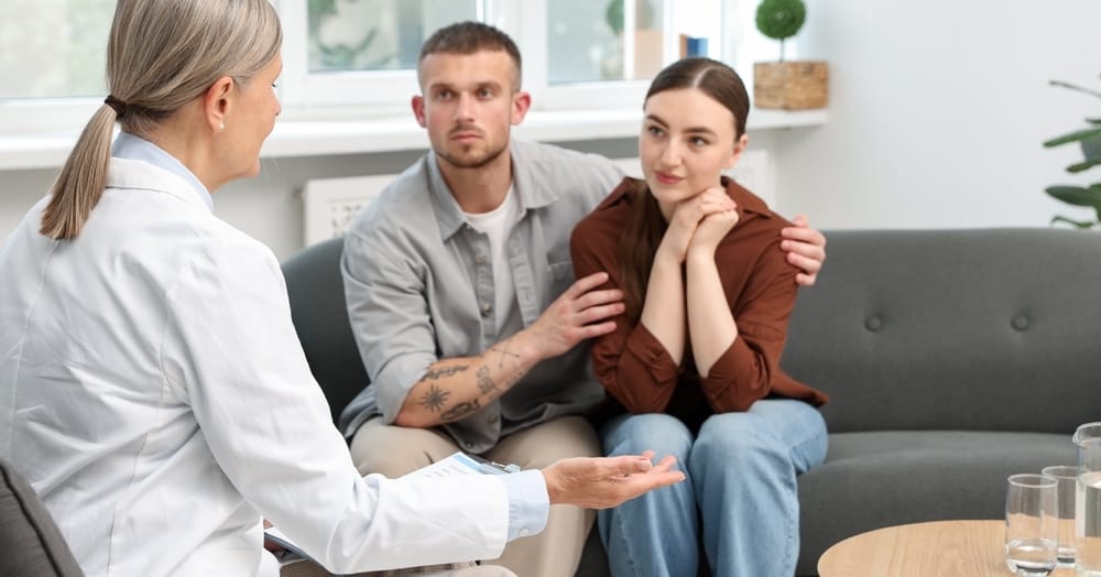 Kiedy skalpel zamiast in vitro? Sprawdź, w jakich przypadkach leczenie operacyjne niepłodności zwiększa szanse na ciążę i kiedy chirurgia może poprzedzić lub zastąpić IVF.