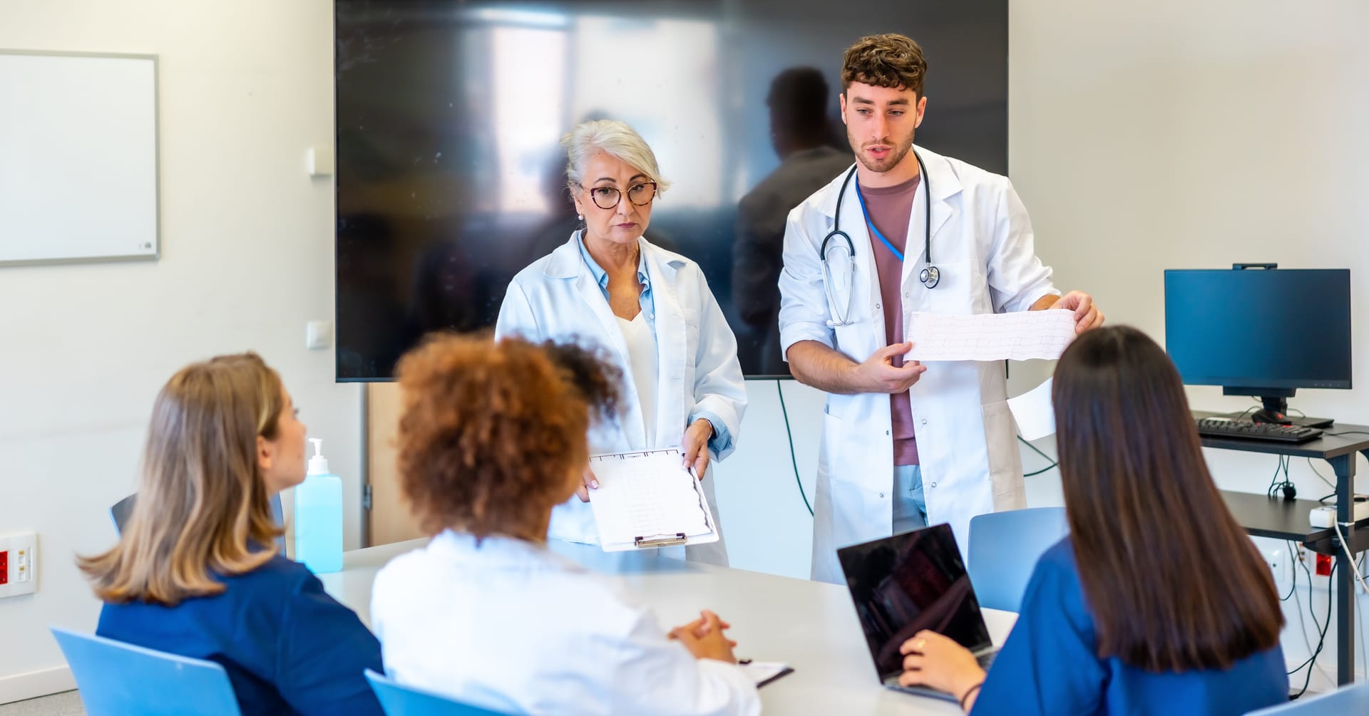 Lekarze przeciw skracaniu stażu podyplomowego