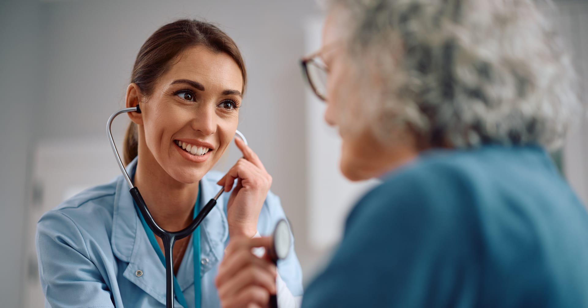 Pielęgniarki przejmą część zadań lekarzy? WHO i polski pilotaż wskazują kierunek zmian