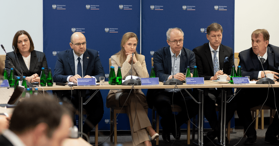 Staż lekarski do skrócenia? Ministerstwo chce zmian, środowisko mówi „nie”