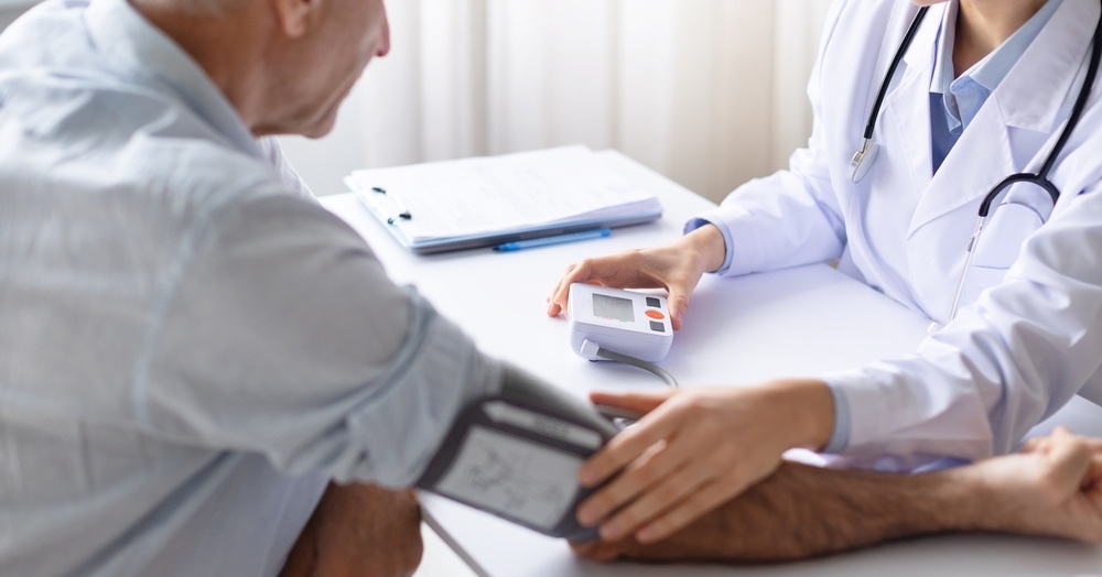 Farmakoterapia nadciśnienia tętniczego – o jakich przeciwwskazaniach należy pamiętać, dobierając leczenie?