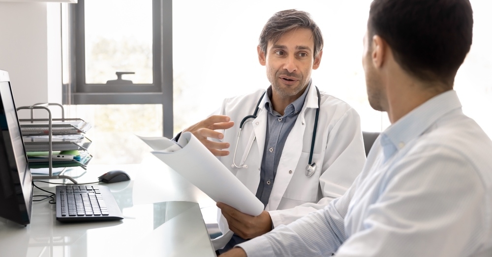 Kwas moczowy w POZ to coś więcej niż dna moczanowa. Sprawdź, kiedy wynik zmienia ryzyko sercowo-naczyniowe i jak interpretować go zgodnie z aktualnymi wytycznymi.