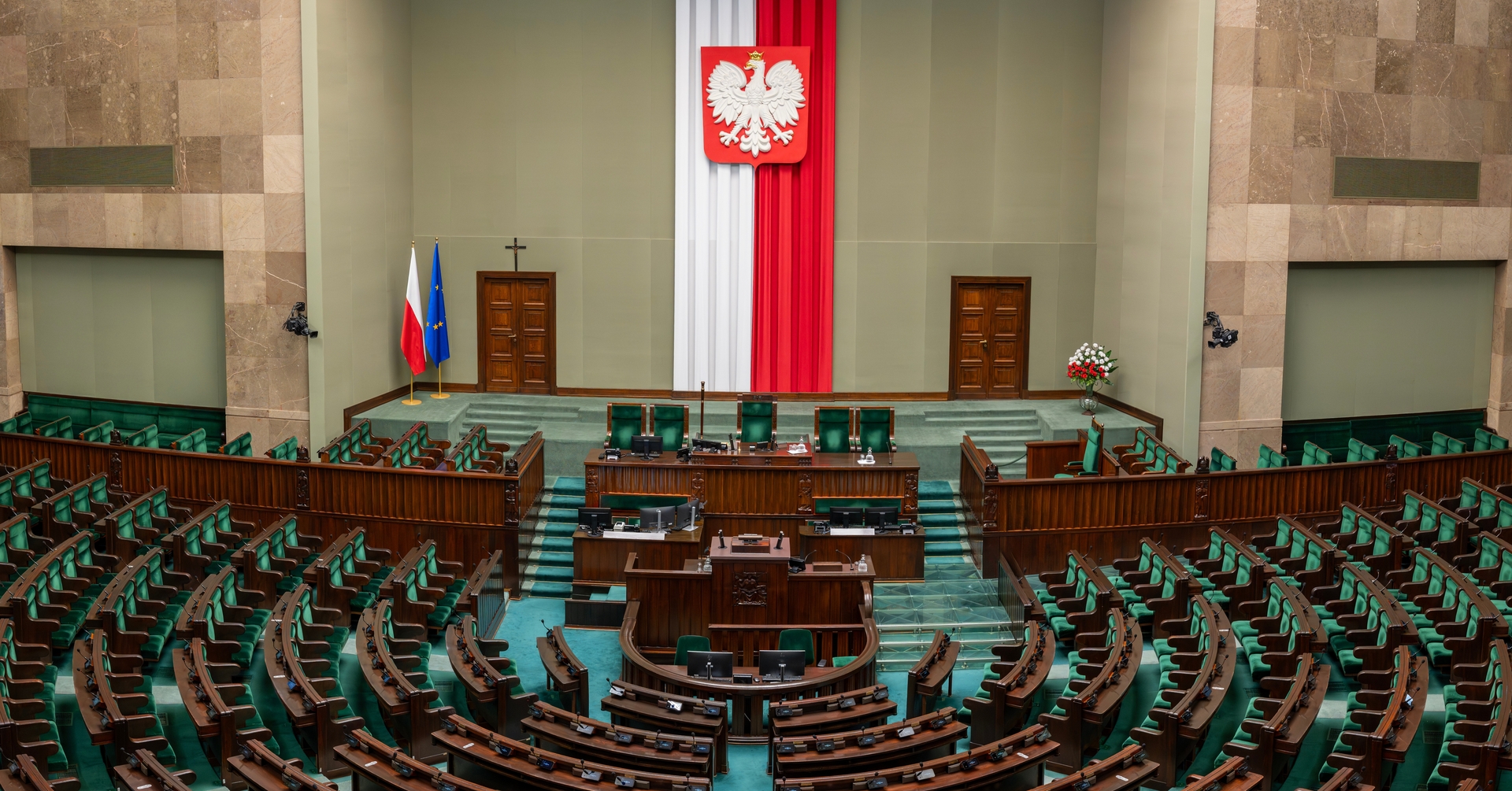 Sejm uchwalił ustawę o wynagrodzeniach medyków. AOTMiT zyska dostęp do szerszych danych