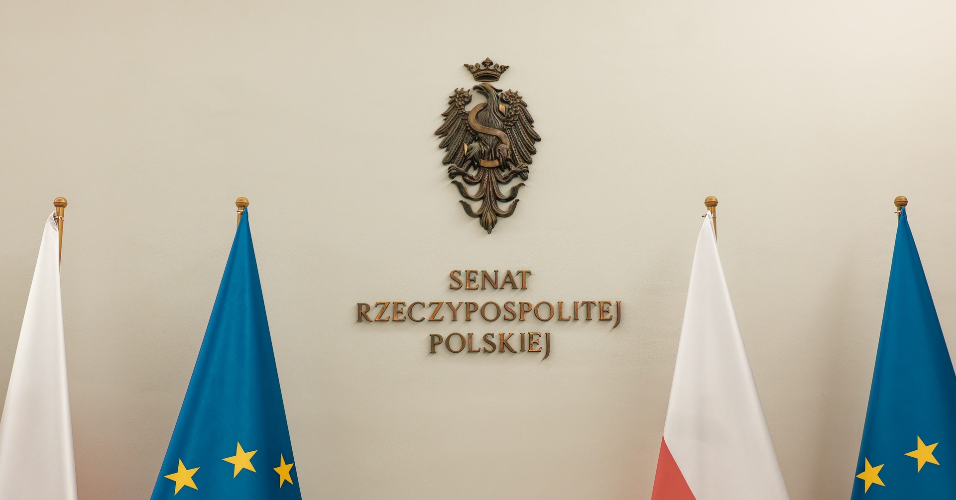 Senat przyjął ustawę o powiązaniu danych o wynagrodzeniach lekarzy z PESEL lub PWZ