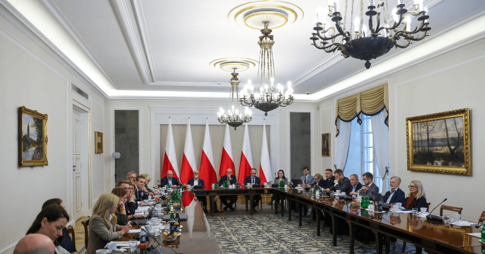 Rada Zdrowia o limitach dla medyków, decentralizacji NFZ i sieci szpitali