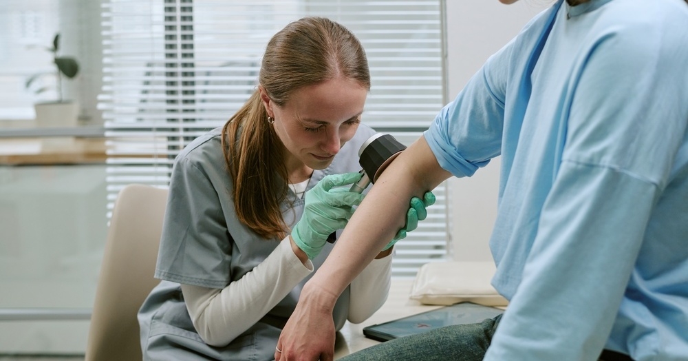 Nowoczesne leczenie czerniaka – co każdy lekarz powinien wiedzieć o immunoterapii?