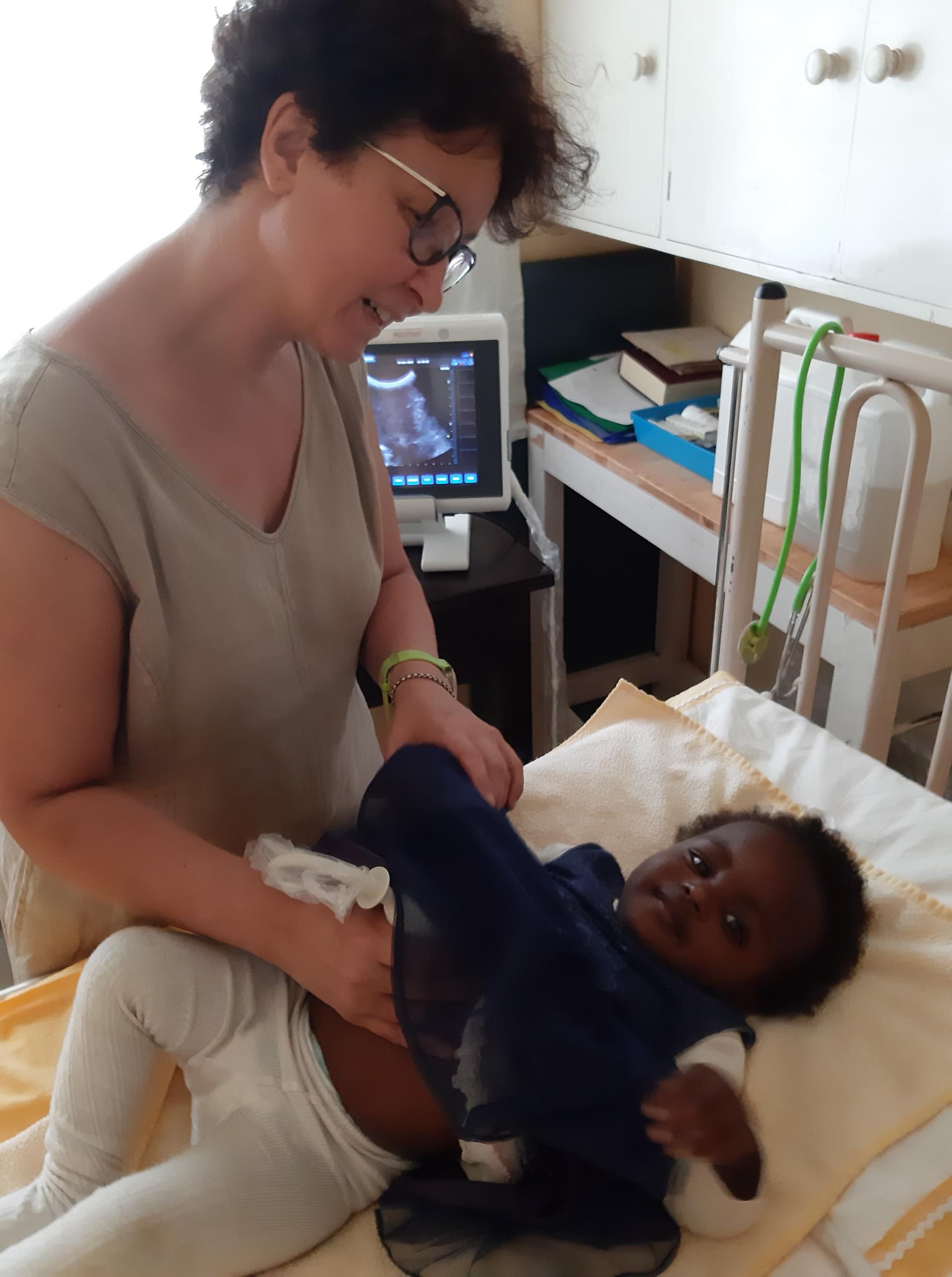 Na zdjęciu dr Joanna Staniewicz, lekarz specjalista radiologii ze Specjalistycznego Zespołu Gruźlicy i Chorób Płuc w Koszalinie, uczestniczka misji w Kenii w 2019 roku.