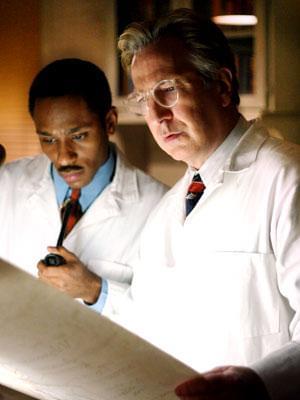 Alan Rickman i Vivien Thomas w scenie z flimu "W rękach Boga"