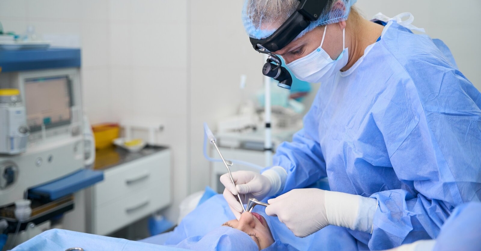 Endoskopowe operacje zatok przynosowych (FESS). Podstawowy kurs na kadawerach i modelach 3D